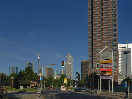 Messeturm auf der Theodor-Heuss-Allee - Hessen (Frankfurt am Main)