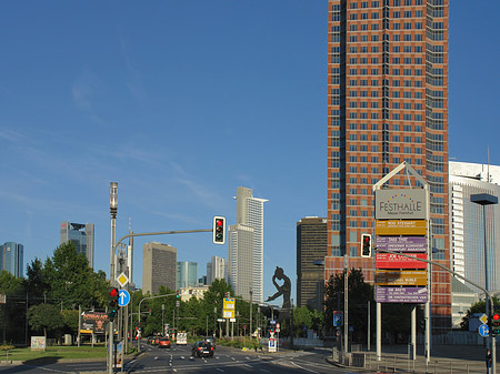 Messeturm auf der Theodor-Heuss-Allee - Hessen (Frankfurt am Main)