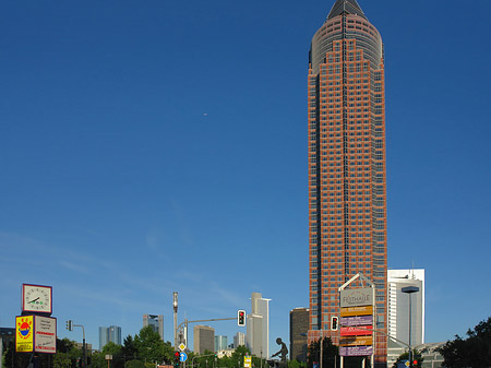 Messeturm auf der Theodor-Heuss-Allee - Hessen (Frankfurt am Main)