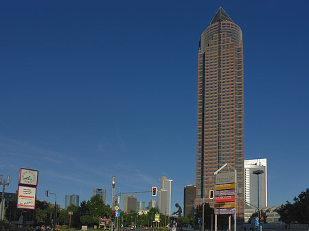 Foto Messeturm auf der Theodor-Heuss-Allee - Frankfurt am Main