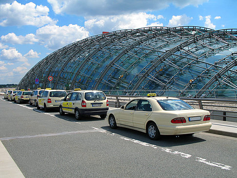  Fotografie Sehenswürdigkeit  von Frankfurt Taxistand am Frankfurter Flughafen