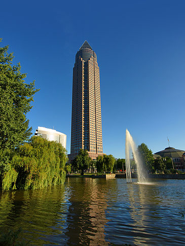 Foto Messeturm mit Ludwig-Erhard-Anlage