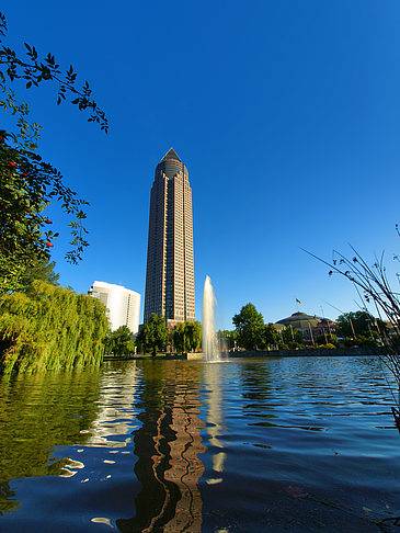 Foto Messeturm mit Ludwig-Erhard-Anlage