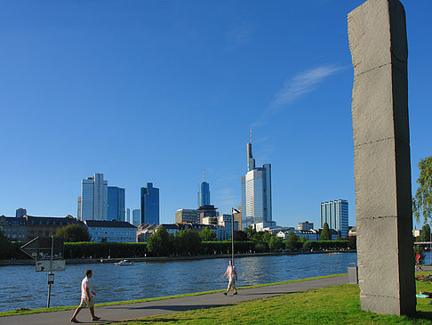 Fotos Skyline von Frankfurt mit Obelisk